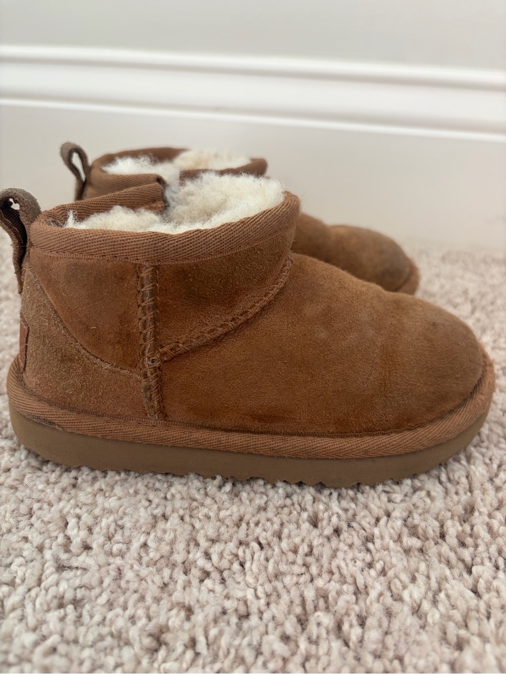 UGG Kids Chestnut Brown Suede Shearling Boots Size 9